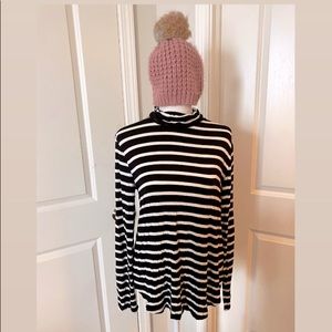 Black/white stripped long-sleeve turtle neck